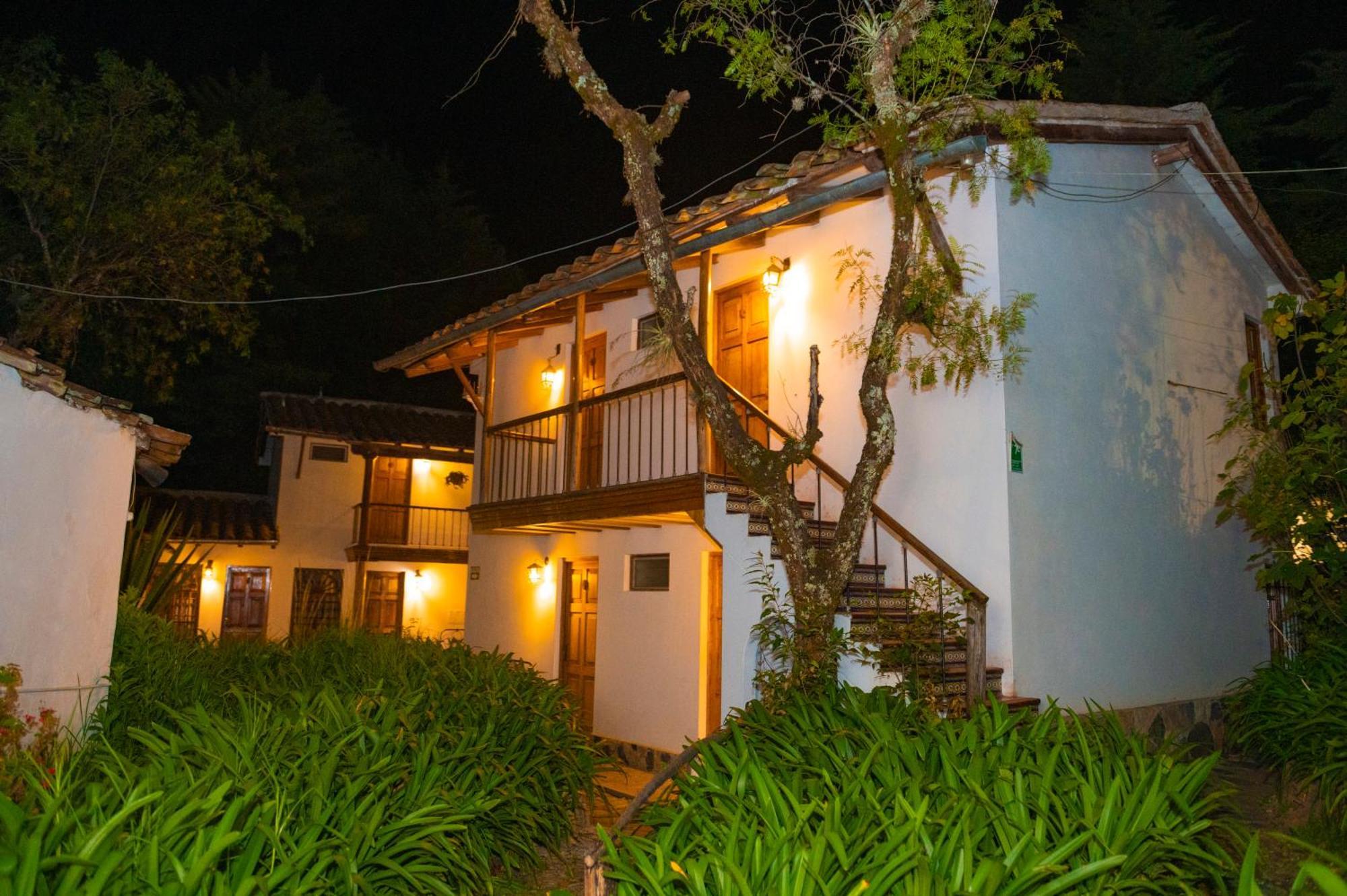 Hotel El Patio De Monterrey ワラス エクステリア 写真