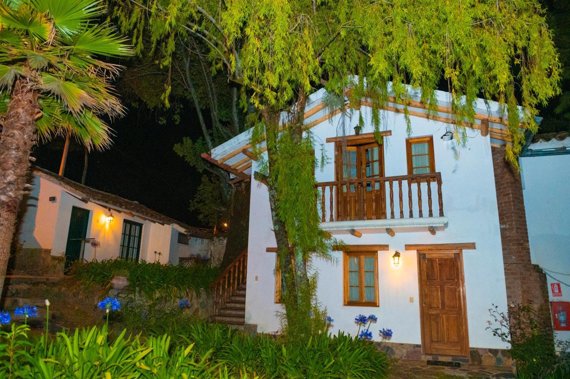 Hotel El Patio De Monterrey ワラス エクステリア 写真